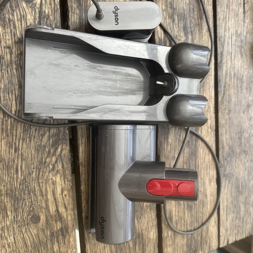 Genuine dyson v10 - wall, dok